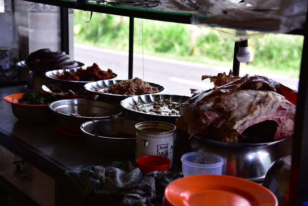 The hot display of roast meats a good babi guling warung sells through by early afternoon.