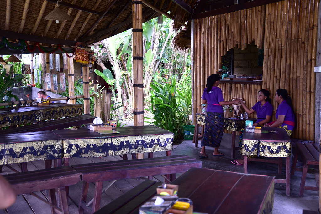 A roadside kopi luwak centre on the tourist route