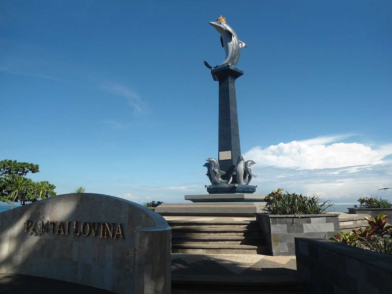 The dolphin monument on the Pantai Lovina seafront.