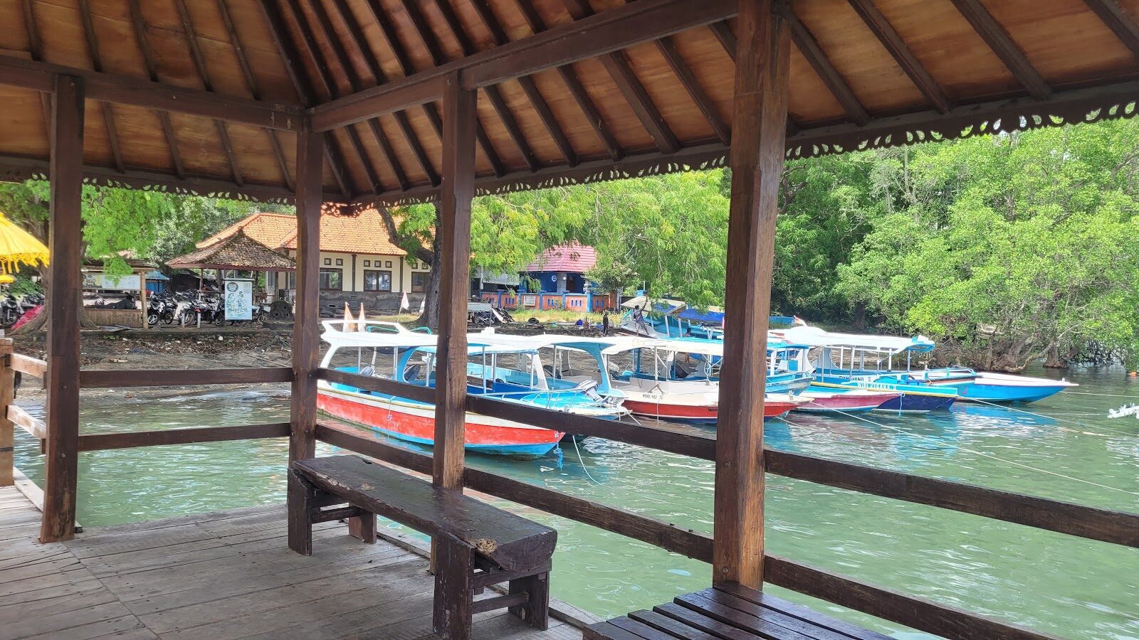 Boats moored off the jetty, seen from the shelter where you wait for your ranger.