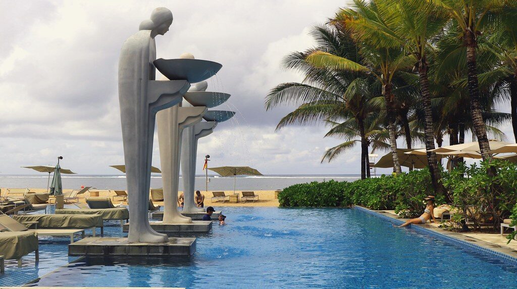 The Mulia's statue-lined infinity pool — the sort of big-brand luxury the strip is built around.