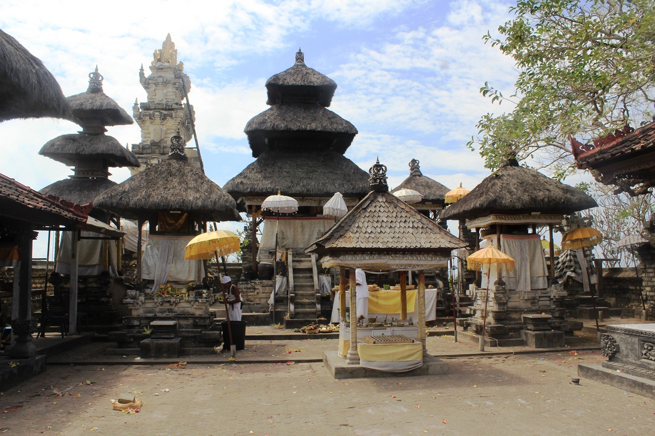 The courtyard and shrines of Pura Geger