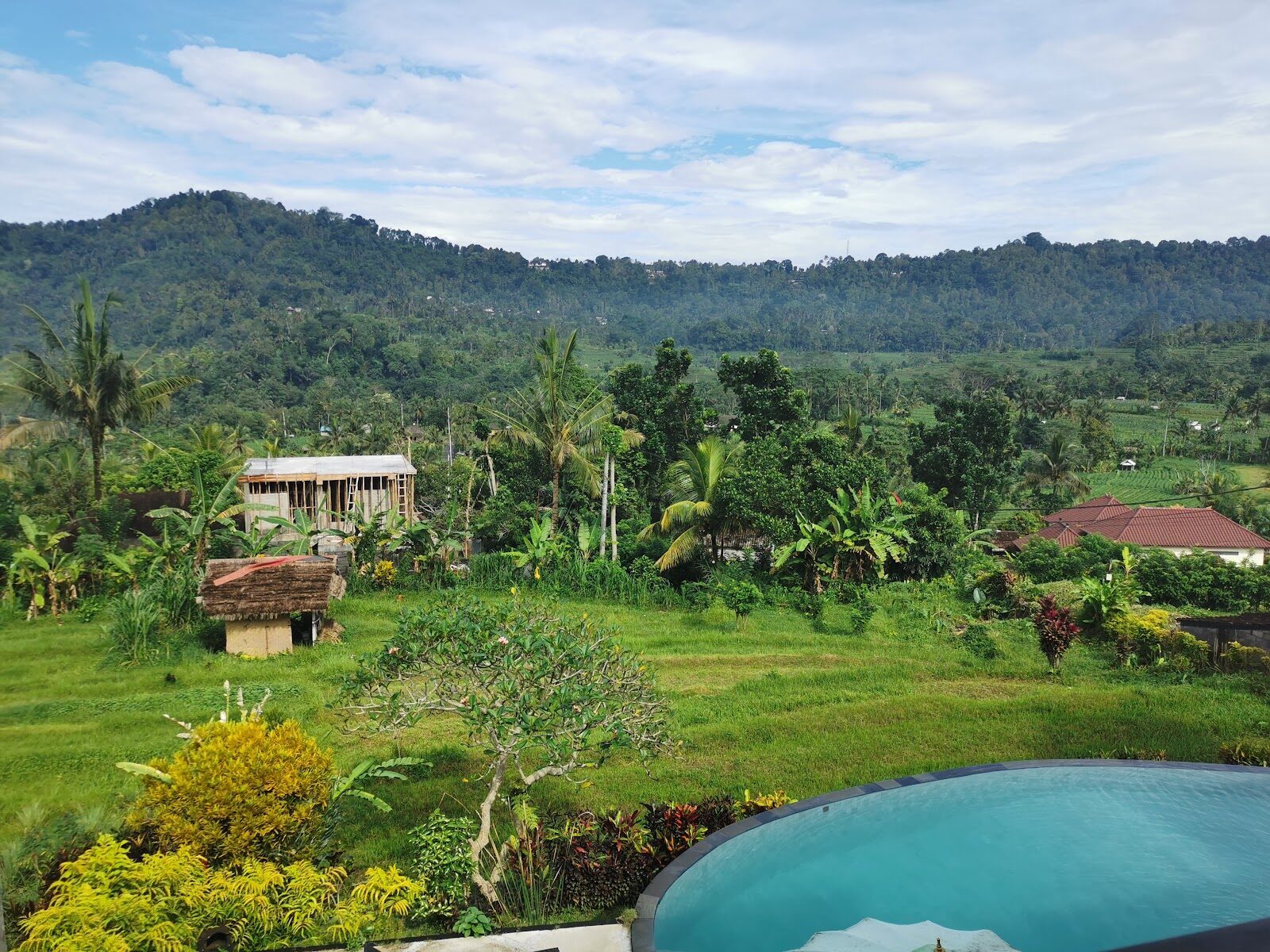 A valley-view homestay above the terraces — the pool-and-paddies setup Sidemen is quietly filling up with.