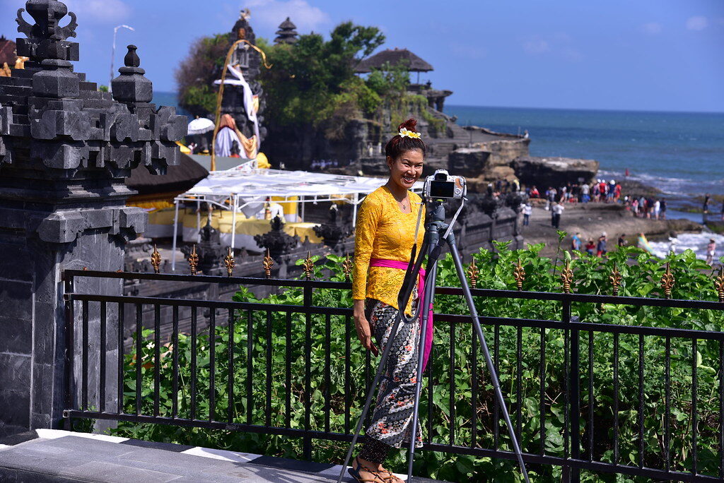 The clifftop viewpoint with its café terraces and an attendant in ceremonial dress.