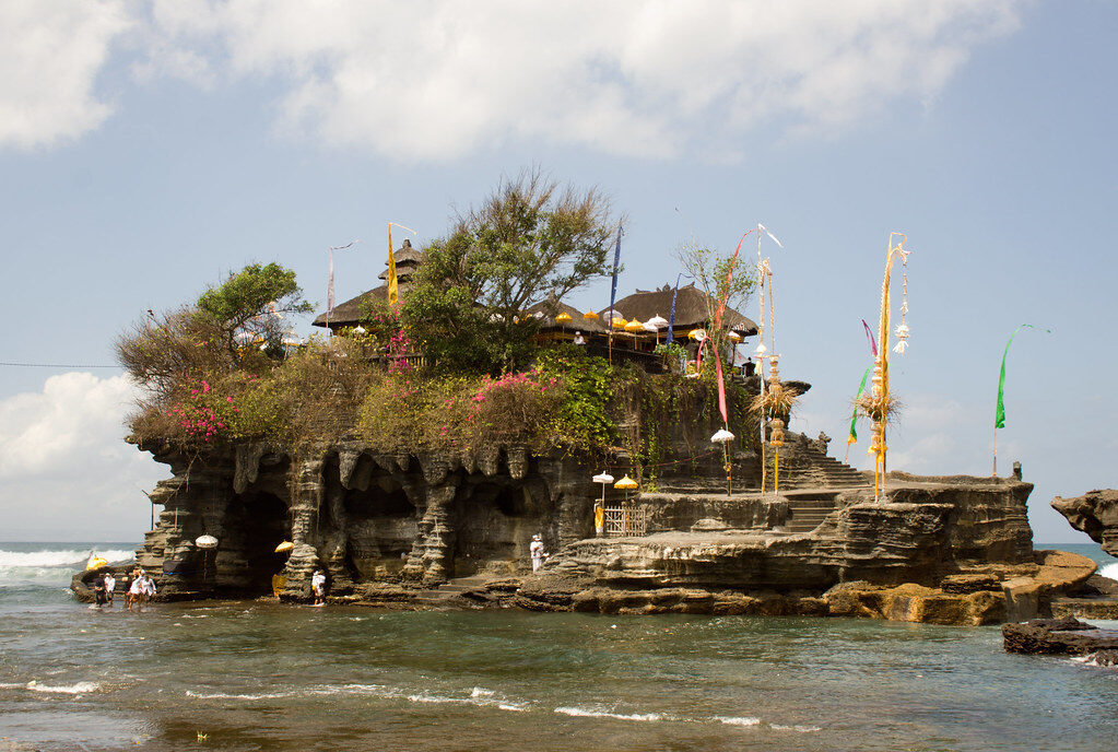 A closer look at the shrines crowning the rock.