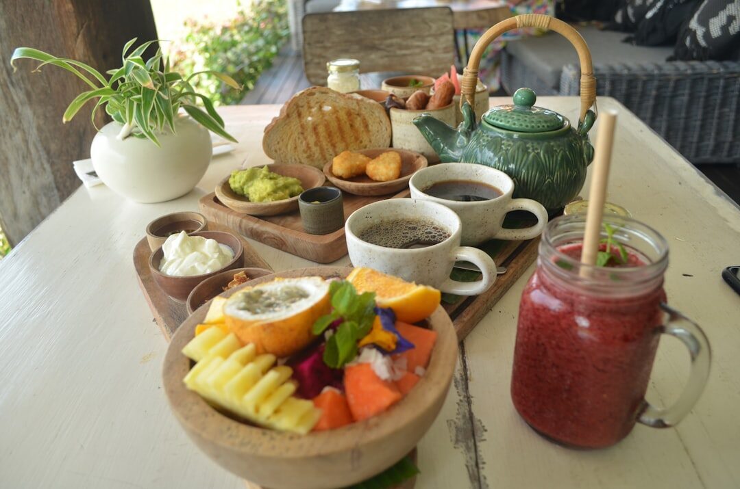 A raw-vegan café breakfast bowl and smoothie — the look, and the markup, are everywhere in the centre.