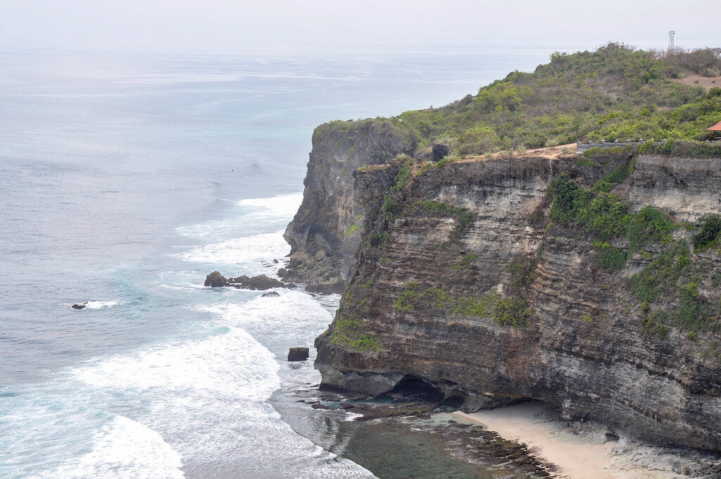 The cove and the endless blue that make Uluwatu a sanctuary of the sea.