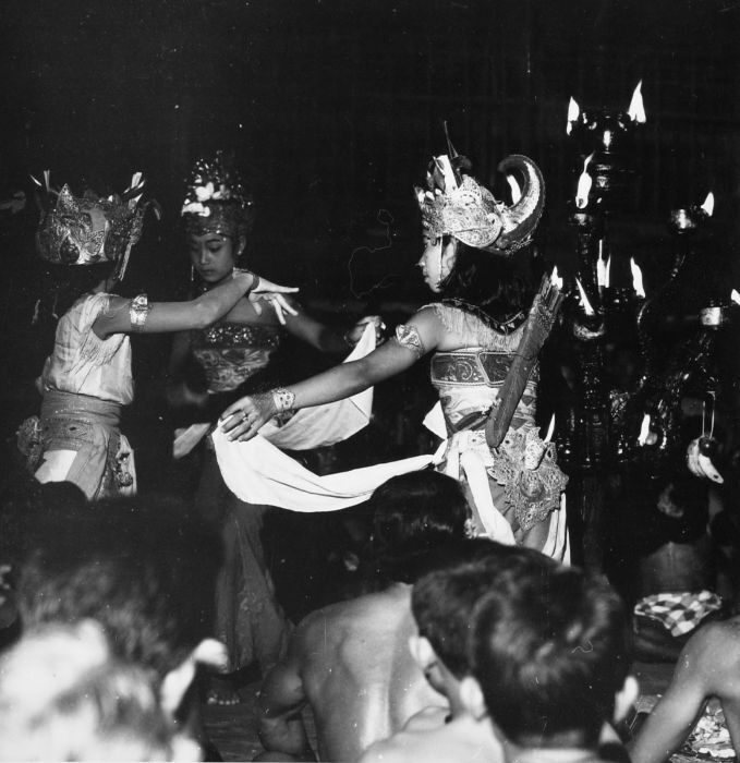 The Kecak 'monkey dance' — historical photograph, Tropenmuseum collection